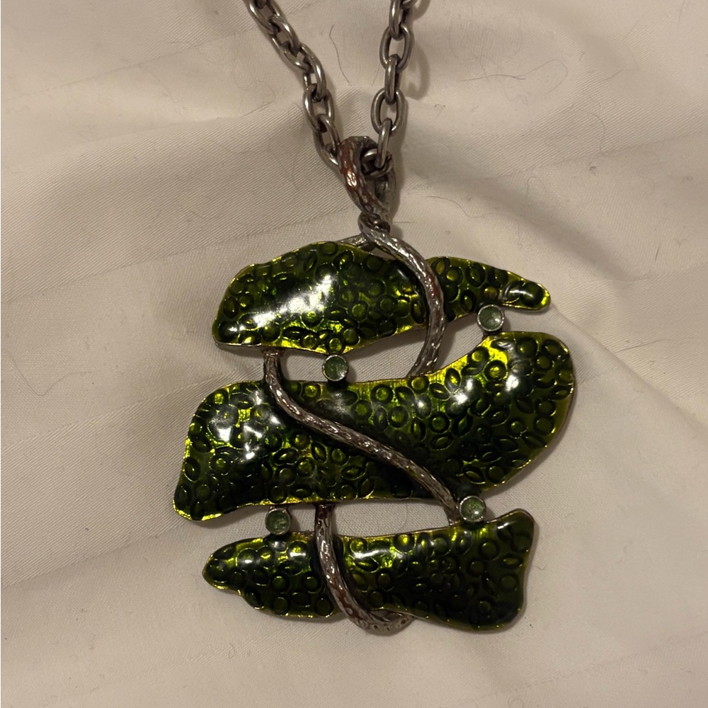 Vintage Green Reptile Like Pendant Necklace